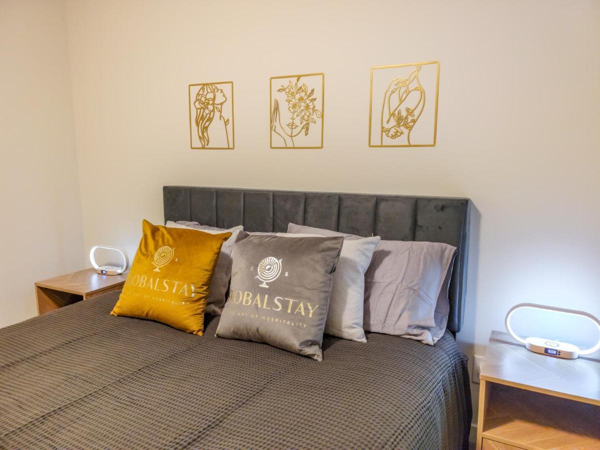 Globalstay New Apartments In Cranbrook Free Street Parking カルガリー エクステリア 写真