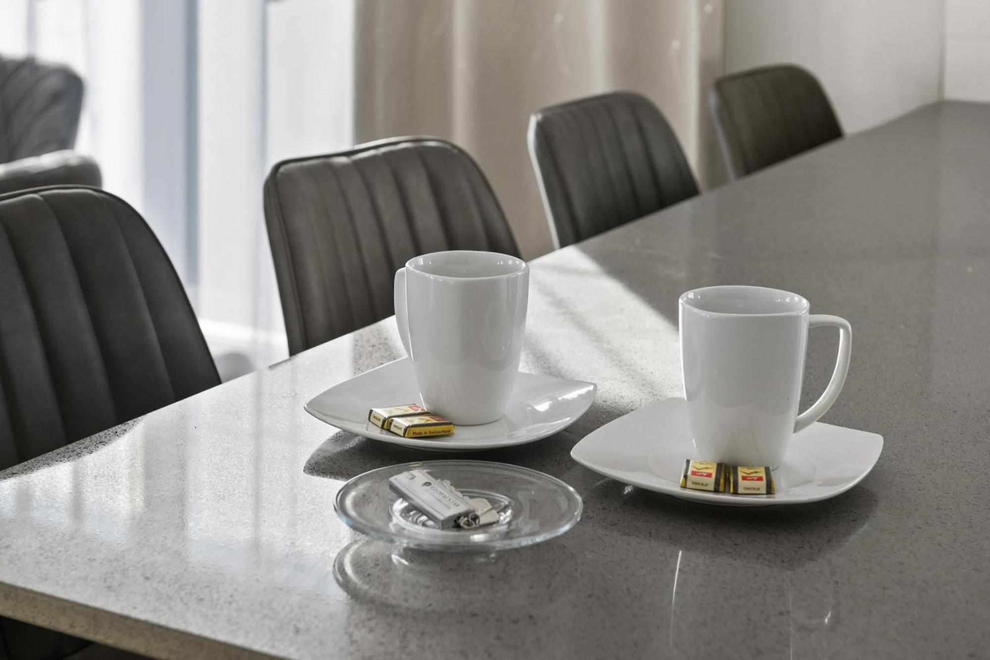 Globalstay New Apartments In Cranbrook Free Street Parking カルガリー エクステリア 写真