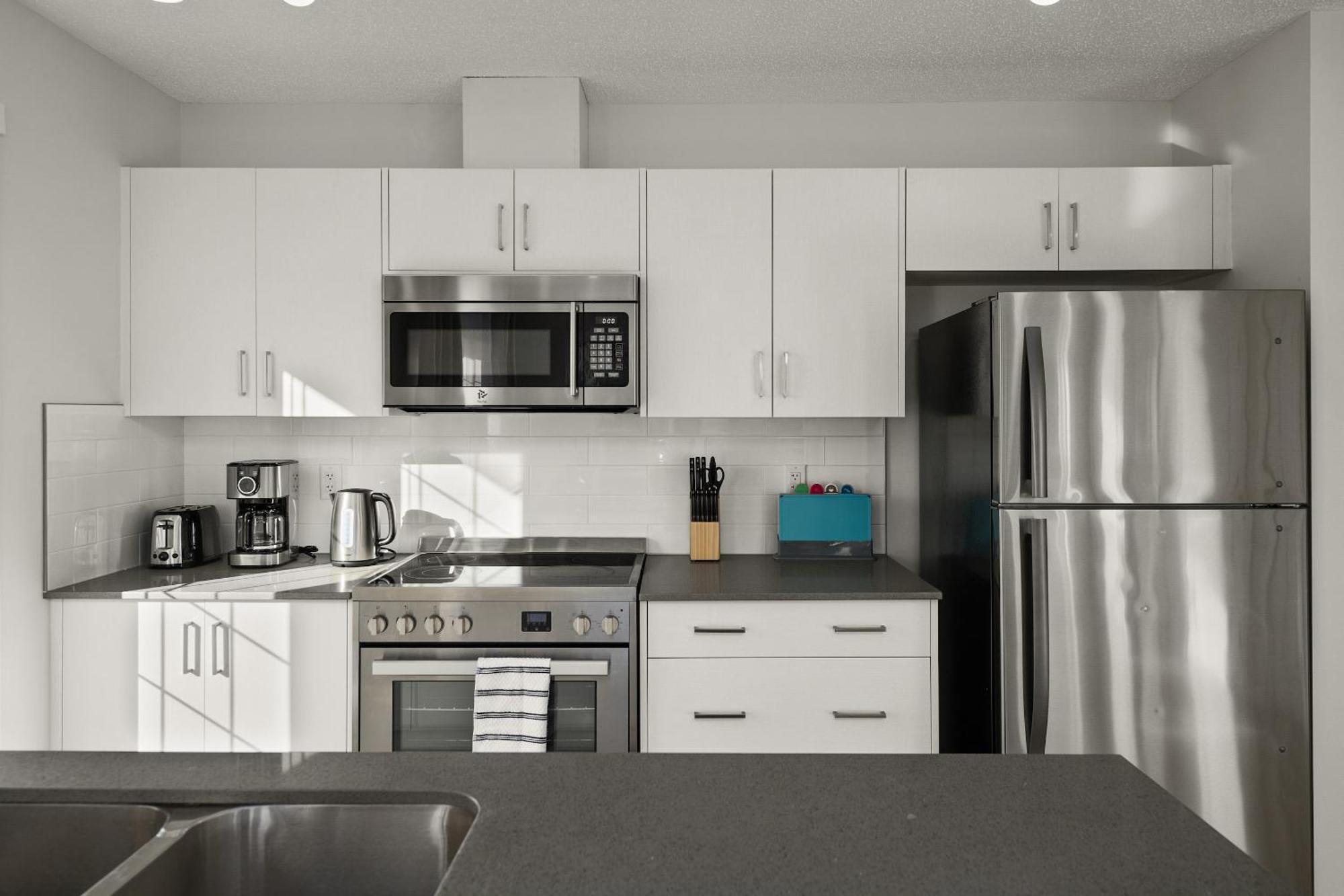 Globalstay New Apartments In Cranbrook Free Street Parking カルガリー エクステリア 写真