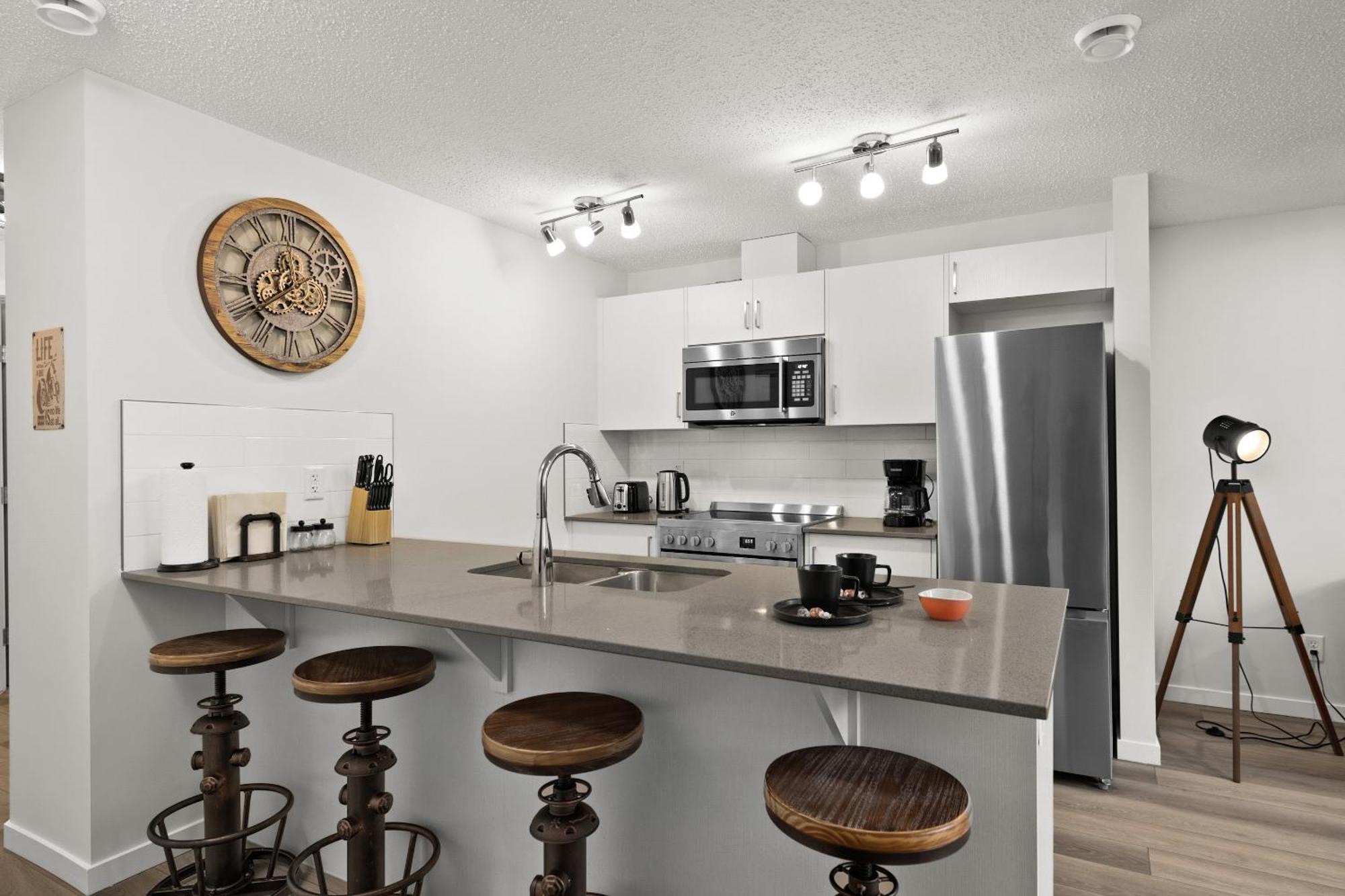 Globalstay New Apartments In Cranbrook Free Street Parking カルガリー エクステリア 写真