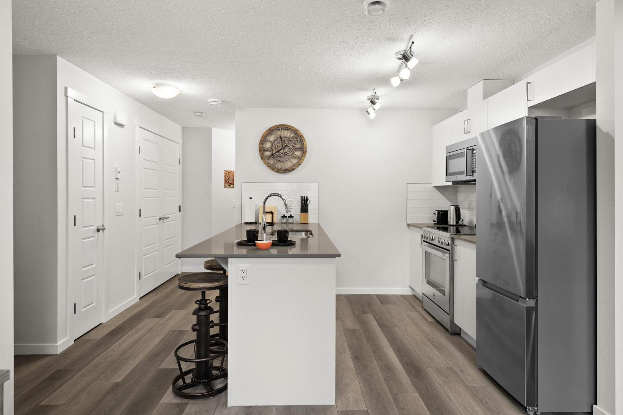 Globalstay New Apartments In Cranbrook Free Street Parking カルガリー エクステリア 写真