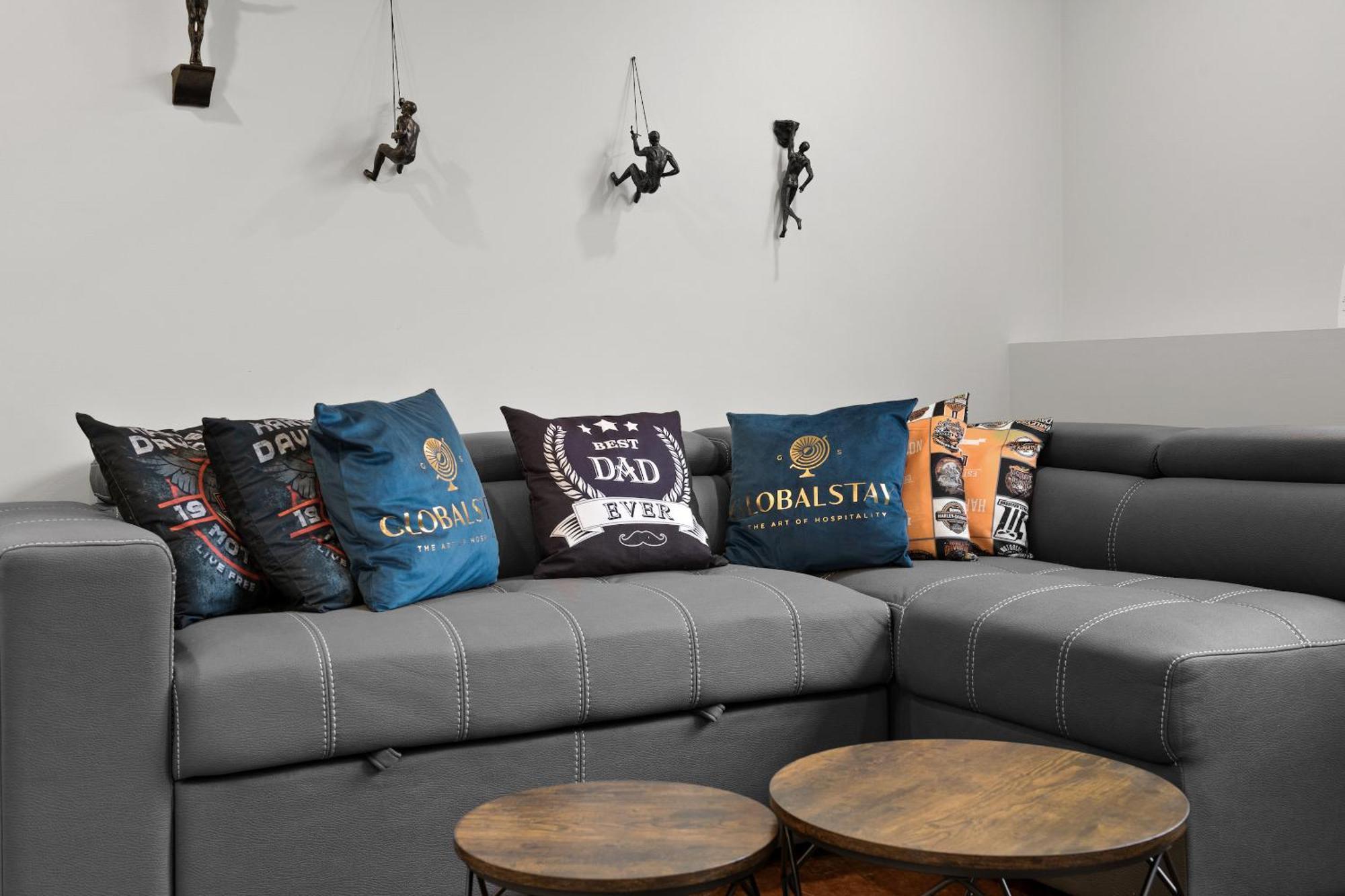 Globalstay New Apartments In Cranbrook Free Street Parking カルガリー エクステリア 写真